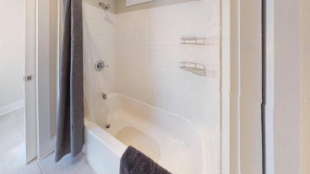 New! Renovated Townhome W/ Putting Green & Patio! Richmond Exterior foto