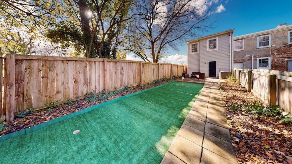 New! Renovated Townhome W/ Putting Green & Patio! Richmond Exterior foto