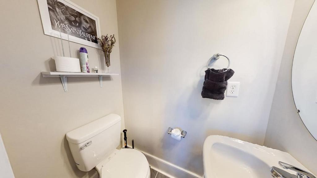 New! Renovated Townhome W/ Putting Green & Patio! Richmond Exterior foto