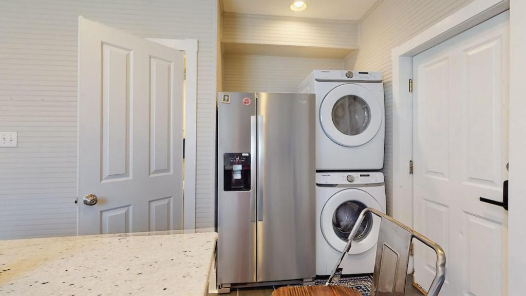 New! Renovated Townhome W/ Putting Green & Patio! Richmond Exterior foto